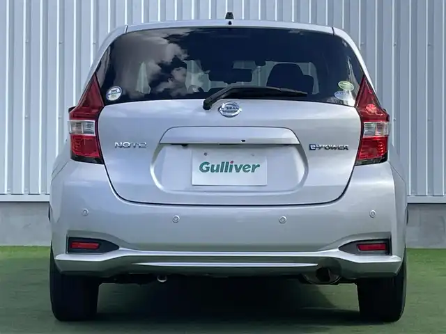 日産 ノート e－パワー B 香川県 2020(令2)年 1.8万km ブリリアントシルバー 登録時走行距離17326km/アラウンドビューモニター/インテリジェントルームミラー/エマージェンシーブレーキ/クリアランスソナー/レーンキープアシスト/カロッツェリア製オーディオ【DEH-380】/ETC/オートライト/ヘッドライトレベライザー/オートエアコン/スマートキー/スペアキー/プッシュスタート/純正14インチホイールキャップ/フロアマット/純正ドアバイザー/トノカバー/ウィンカー付電動格納ミラー/ISOFIX/バニティミラー