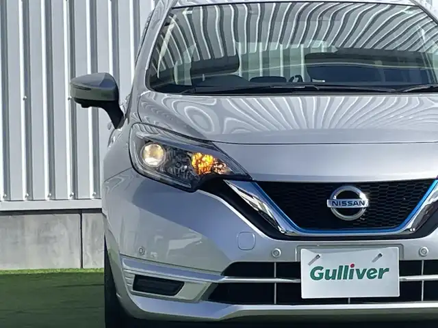日産 ノート e－パワー B 香川県 2020(令2)年 1.8万km ブリリアントシルバー 登録時走行距離17326km/アラウンドビューモニター/インテリジェントルームミラー/エマージェンシーブレーキ/クリアランスソナー/レーンキープアシスト/カロッツェリア製オーディオ【DEH-380】/ETC/オートライト/ヘッドライトレベライザー/オートエアコン/スマートキー/スペアキー/プッシュスタート/純正14インチホイールキャップ/フロアマット/純正ドアバイザー/トノカバー/ウィンカー付電動格納ミラー/ISOFIX/バニティミラー