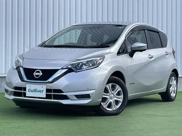 日産 ノート e－パワー B 香川県 2020(令2)年 1.8万km ブリリアントシルバー 登録時走行距離17326km/アラウンドビューモニター/インテリジェントルームミラー/エマージェンシーブレーキ/クリアランスソナー/レーンキープアシスト/カロッツェリア製オーディオ【DEH-380】/ETC/オートライト/ヘッドライトレベライザー/オートエアコン/スマートキー/スペアキー/プッシュスタート/純正14インチホイールキャップ/フロアマット/純正ドアバイザー/トノカバー/ウィンカー付電動格納ミラー/ISOFIX/バニティミラー