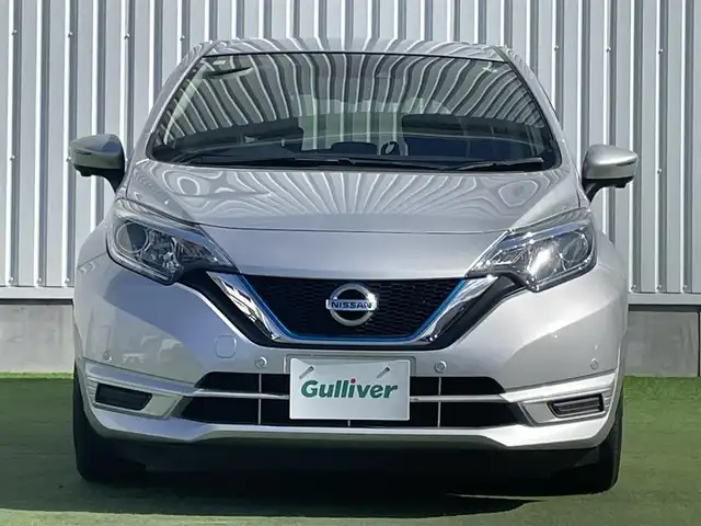 日産 ノート e－パワー B 香川県 2020(令2)年 1.8万km ブリリアントシルバー 登録時走行距離17326km/アラウンドビューモニター/インテリジェントルームミラー/エマージェンシーブレーキ/クリアランスソナー/レーンキープアシスト/カロッツェリア製オーディオ【DEH-380】/ETC/オートライト/ヘッドライトレベライザー/オートエアコン/スマートキー/スペアキー/プッシュスタート/純正14インチホイールキャップ/フロアマット/純正ドアバイザー/トノカバー/ウィンカー付電動格納ミラー/ISOFIX/バニティミラー