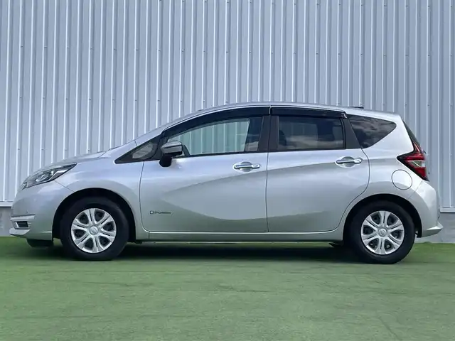 日産 ノート e－パワー B 香川県 2020(令2)年 1.8万km ブリリアントシルバー 登録時走行距離17326km/アラウンドビューモニター/インテリジェントルームミラー/エマージェンシーブレーキ/クリアランスソナー/レーンキープアシスト/カロッツェリア製オーディオ【DEH-380】/ETC/オートライト/ヘッドライトレベライザー/オートエアコン/スマートキー/スペアキー/プッシュスタート/純正14インチホイールキャップ/フロアマット/純正ドアバイザー/トノカバー/ウィンカー付電動格納ミラー/ISOFIX/バニティミラー