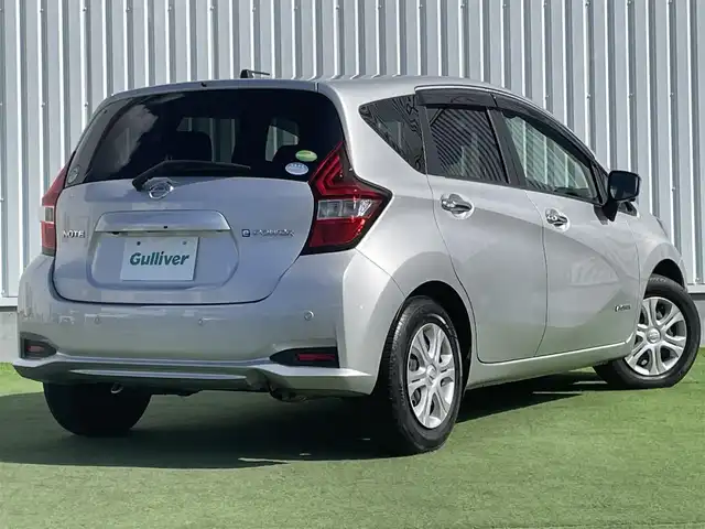 日産 ノート e－パワー B 香川県 2020(令2)年 1.8万km ブリリアントシルバー 登録時走行距離17326km/アラウンドビューモニター/インテリジェントルームミラー/エマージェンシーブレーキ/クリアランスソナー/レーンキープアシスト/カロッツェリア製オーディオ【DEH-380】/ETC/オートライト/ヘッドライトレベライザー/オートエアコン/スマートキー/スペアキー/プッシュスタート/純正14インチホイールキャップ/フロアマット/純正ドアバイザー/トノカバー/ウィンカー付電動格納ミラー/ISOFIX/バニティミラー