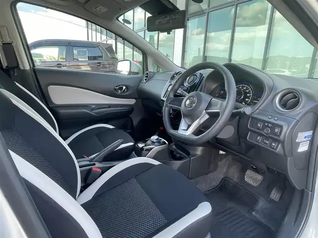 日産 ノート e－パワー B 香川県 2020(令2)年 1.8万km ブリリアントシルバー 登録時走行距離17326km/アラウンドビューモニター/インテリジェントルームミラー/エマージェンシーブレーキ/クリアランスソナー/レーンキープアシスト/カロッツェリア製オーディオ【DEH-380】/ETC/オートライト/ヘッドライトレベライザー/オートエアコン/スマートキー/スペアキー/プッシュスタート/純正14インチホイールキャップ/フロアマット/純正ドアバイザー/トノカバー/ウィンカー付電動格納ミラー/ISOFIX/バニティミラー