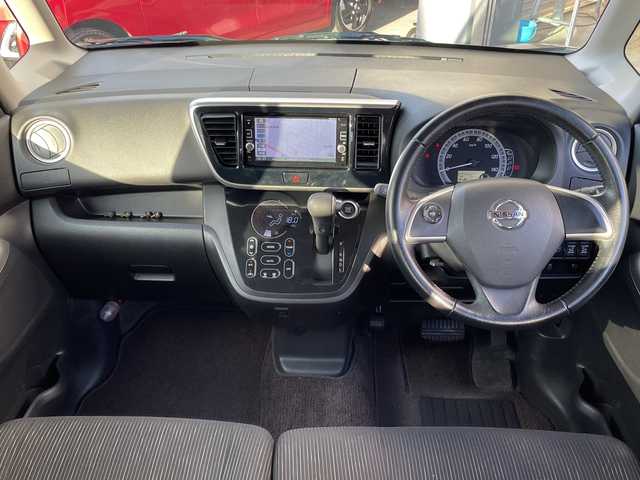 日産 デイズ ルークス X Vセレクション 沖縄県 2016(平28)年 9.5万km シルキーホワイトP/モカブラウンP 純正ナビ　/CD/DVD/BT/フルセグ/バックカメラ　/両側パワースライドドア　/ＨＩＤヘッドライト　/純正アルミホイール　/ステアリングスイッチ　/アイドリングストップ/電動格納ミラー/サーキュレーター/サンシェード　/スマートキー