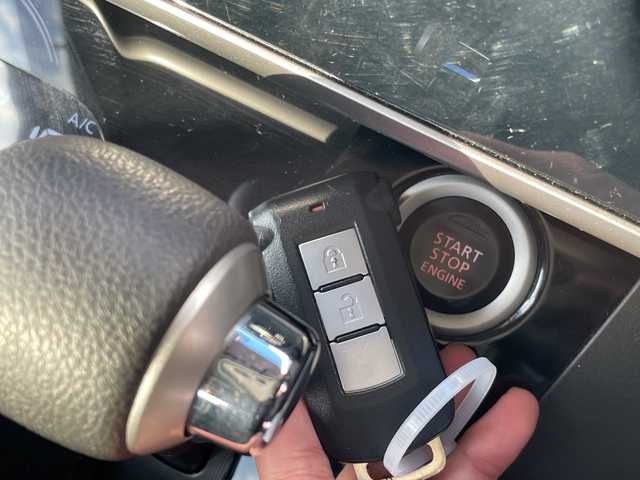 日産 デイズ ルークス X Vセレクション 沖縄県 2016(平28)年 9.5万km シルキーホワイトP/モカブラウンP 純正ナビ　/CD/DVD/BT/フルセグ/バックカメラ　/両側パワースライドドア　/ＨＩＤヘッドライト　/純正アルミホイール　/ステアリングスイッチ　/アイドリングストップ/電動格納ミラー/サーキュレーター/サンシェード　/スマートキー