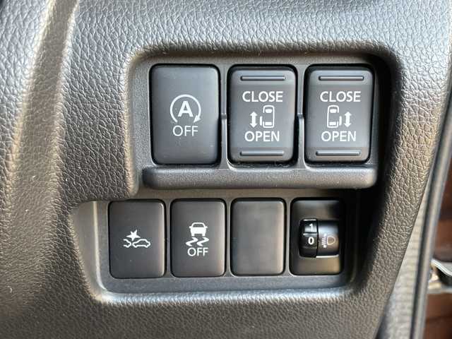 日産 デイズ ルークス X Vセレクション 沖縄県 2016(平28)年 9.5万km シルキーホワイトP/モカブラウンP 純正ナビ　/CD/DVD/BT/フルセグ/バックカメラ　/両側パワースライドドア　/ＨＩＤヘッドライト　/純正アルミホイール　/ステアリングスイッチ　/アイドリングストップ/電動格納ミラー/サーキュレーター/サンシェード　/スマートキー