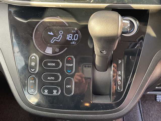 日産 デイズ ルークス X Vセレクション 沖縄県 2016(平28)年 9.5万km シルキーホワイトP/モカブラウンP 純正ナビ　/CD/DVD/BT/フルセグ/バックカメラ　/両側パワースライドドア　/ＨＩＤヘッドライト　/純正アルミホイール　/ステアリングスイッチ　/アイドリングストップ/電動格納ミラー/サーキュレーター/サンシェード　/スマートキー