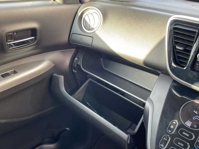 日産 デイズ ルークス X Vセレクション 沖縄県 2016(平28)年 9.5万km シルキーホワイトP/モカブラウンP 純正ナビ　/CD/DVD/BT/フルセグ/バックカメラ　/両側パワースライドドア　/ＨＩＤヘッドライト　/純正アルミホイール　/ステアリングスイッチ　/アイドリングストップ/電動格納ミラー/サーキュレーター/サンシェード　/スマートキー