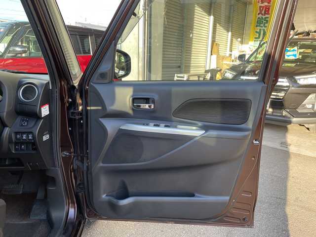 日産 デイズ ルークス X Vセレクション 沖縄県 2016(平28)年 9.5万km シルキーホワイトP/モカブラウンP 純正ナビ　/CD/DVD/BT/フルセグ/バックカメラ　/両側パワースライドドア　/ＨＩＤヘッドライト　/純正アルミホイール　/ステアリングスイッチ　/アイドリングストップ/電動格納ミラー/サーキュレーター/サンシェード　/スマートキー