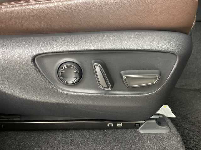 トヨタ ランドクルーザー ２５０ ZX 埼玉県 2025(令7)年 1万km ブラウンM/バーニッシュライトベージュM サンルーフ　/ＪＢＬサウンド　/純正１２．３インチディスプレイオーディオ　/パノラミックビューモニター　/BSM/デジタルインナーミラー　/純正前後ドライブレコーダー　/置くだけ充電　/純正ビルトインＥＴＣ2.0/パワーバックドア/オートマティックハイビーム/衝突軽減システム/レーダークルーズコントロール/レーンキープアシスト/メモリ付きパワーシート/シートヒーター/エアシート/電動格納サードシート/純正アルミホイール/純正フロアマット/ルーフレール/ＬＥＤ３眼ライト　