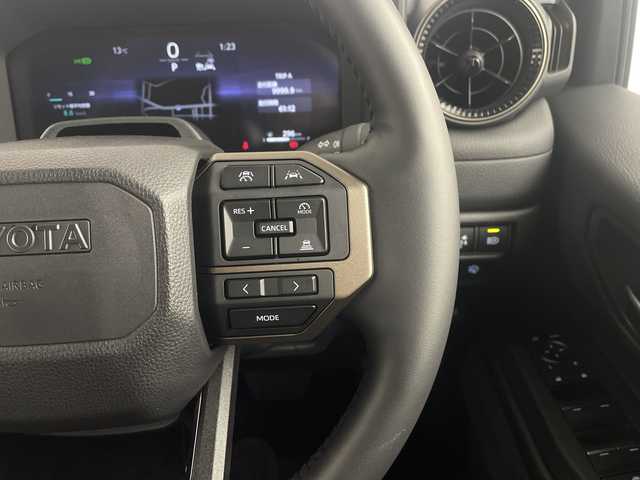 トヨタ ランドクルーザー ２５０ ZX 埼玉県 2025(令7)年 1万km ブラウンM/バーニッシュライトベージュM サンルーフ　/ＪＢＬサウンド　/純正１２．３インチディスプレイオーディオ　/パノラミックビューモニター　/BSM/デジタルインナーミラー　/純正前後ドライブレコーダー　/置くだけ充電　/純正ビルトインＥＴＣ2.0/パワーバックドア/オートマティックハイビーム/衝突軽減システム/レーダークルーズコントロール/レーンキープアシスト/メモリ付きパワーシート/シートヒーター/エアシート/電動格納サードシート/純正アルミホイール/純正フロアマット/ルーフレール/ＬＥＤ３眼ライト　