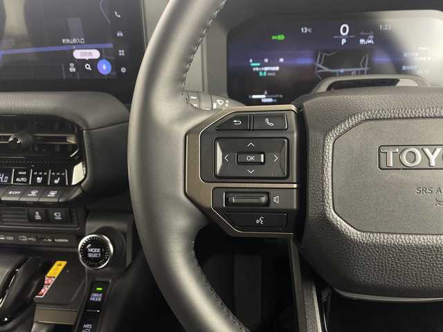 トヨタ ランドクルーザー ２５０ ZX 埼玉県 2025(令7)年 1万km ブラウンM/バーニッシュライトベージュM サンルーフ　/ＪＢＬサウンド　/純正１２．３インチディスプレイオーディオ　/パノラミックビューモニター　/BSM/デジタルインナーミラー　/純正前後ドライブレコーダー　/置くだけ充電　/純正ビルトインＥＴＣ2.0/パワーバックドア/オートマティックハイビーム/衝突軽減システム/レーダークルーズコントロール/レーンキープアシスト/メモリ付きパワーシート/シートヒーター/エアシート/電動格納サードシート/純正アルミホイール/純正フロアマット/ルーフレール/ＬＥＤ３眼ライト　