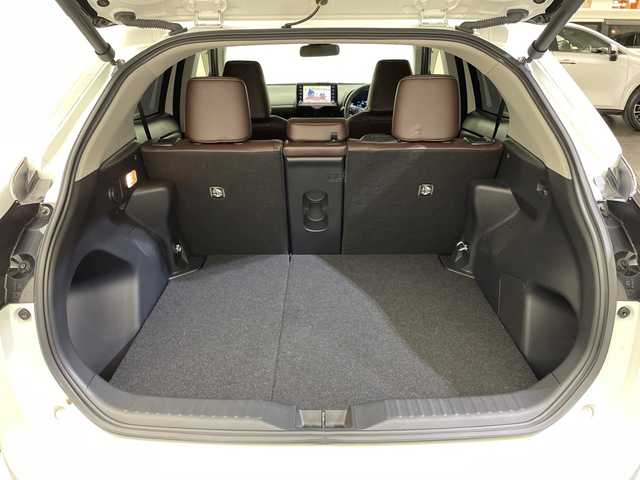 トヨタ ヤリスクロス ハイブリッド Z 愛媛県 2021(令3)年 5.9万km ホワイトパールクリスタルシャイン 純正8型ナビ Bluetooth フルセグ 全周囲カメラ モデリスタエアロ 電動リアゲート 衝突被害軽減ブレーキ レーンアシスト コーナーセンサー ブラインドスポットモニター オートマチックハイビーム オートライト シートヒーター パワーシート ハーフレザーシート ETC 禁煙車