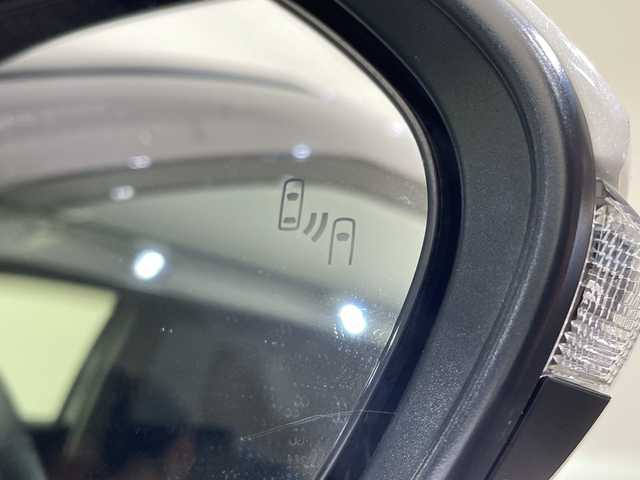 トヨタ ヤリスクロス ハイブリッド Z 愛媛県 2021(令3)年 5.9万km ホワイトパールクリスタルシャイン 純正8型ナビ Bluetooth フルセグ 全周囲カメラ モデリスタエアロ 電動リアゲート 衝突被害軽減ブレーキ レーンアシスト コーナーセンサー ブラインドスポットモニター オートマチックハイビーム オートライト シートヒーター パワーシート ハーフレザーシート ETC 禁煙車