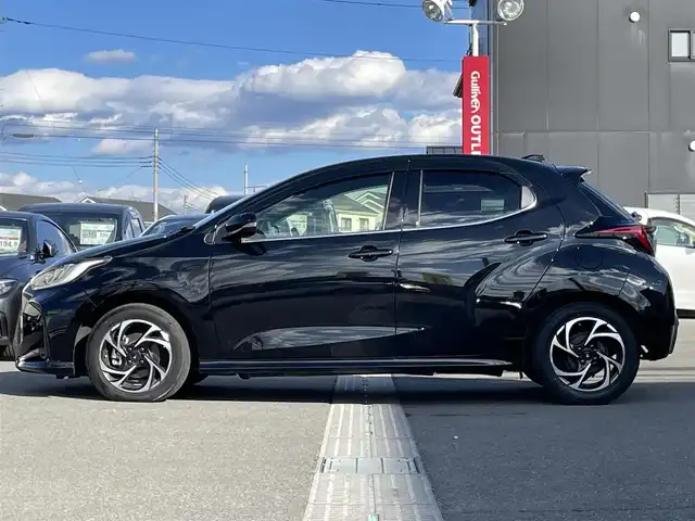 トヨタ ヤリス ハイブリッド Z 群馬県 2020(令2)年 6.8万km ブラック 純正８型メモリーナビ　/バックカメラ　/Ｍｉｒａｃａｓｔ　/純正１５インチモデリスタホイール　/前席シートヒーター　/ＢＳＭ　/ＡＨＢ　/純正フロアマット　/純正ビルトインＥＴＣ　/アダプティブクルーズコントロール/Bluetooth/パワーステアリング/LEDヘッドライト/スマートキー/電動格納ミラー