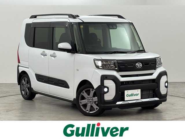 ダイハツ タント ファンクロスターボ 福岡県 2023(令5)年 1.4万km シャイニングホワイトパール 純正ディスプレイオーディオ　/全方位カメラ　/両側パワースライドドア　/衝突軽減システム　/コーナーセンサー　/横滑り防止　/レーンキープ　/アイドリングストップ　/シートヒーター　/純正１５インチＡＷ　/ＬＥＤライト