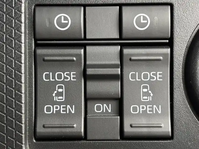 ダイハツ タント ファンクロスターボ 福岡県 2023(令5)年 1.4万km シャイニングホワイトパール 純正ディスプレイオーディオ　/全方位カメラ　/両側パワースライドドア　/衝突軽減システム　/コーナーセンサー　/横滑り防止　/レーンキープ　/アイドリングストップ　/シートヒーター　/純正１５インチＡＷ　/ＬＥＤライト