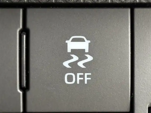 ダイハツ タント ファンクロスターボ 福岡県 2023(令5)年 1.4万km シャイニングホワイトパール 純正ディスプレイオーディオ　/全方位カメラ　/両側パワースライドドア　/衝突軽減システム　/コーナーセンサー　/横滑り防止　/レーンキープ　/アイドリングストップ　/シートヒーター　/純正１５インチＡＷ　/ＬＥＤライト