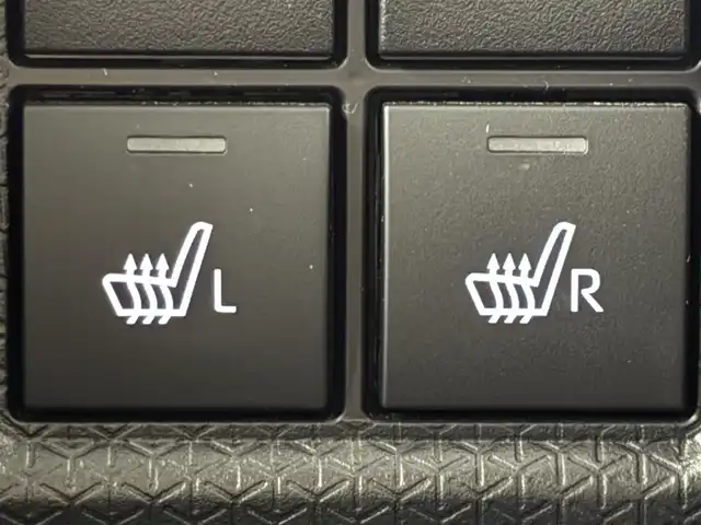 ダイハツ タント ファンクロスターボ 福岡県 2023(令5)年 1.4万km シャイニングホワイトパール 純正ディスプレイオーディオ　/全方位カメラ　/両側パワースライドドア　/衝突軽減システム　/コーナーセンサー　/横滑り防止　/レーンキープ　/アイドリングストップ　/シートヒーター　/純正１５インチＡＷ　/ＬＥＤライト