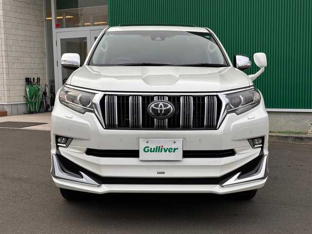 トヨタ ランドクルーザー プラド TX Lパッケージ 鹿児島県 2019(令1)年 4.4万km ホワイトパールクリスタルシャイン サンルーフ/モデリスタエアロ（F/R）/セーフティセンス/・プリクラッシュセーフティ/・レーダークルーズコントロール/・レーンディパーチャーアラート/・オートマチックハイビーム/前後コーナーセンサー/純正9インチナビ（NSZT-Y68T）/・CD/DVD/・Bluetooth/・フルセグTV/バックカメラ/ビルトインETC/本革シート/前席パワーシート/前席シートヒーター/ベンチレーション/革巻きステアリング/ステアリングスイッチ/MTモード付きAT/LEDヘッドライト/フォグライト/オートライト/サイドステップ/スマートキー＆プッシュスタート/ウィンカーミラー/純正19インチAW/純正フロアマット/ドアバイザー/新車保証書/取扱説明書/W/サイド/カーテンエアバッグ