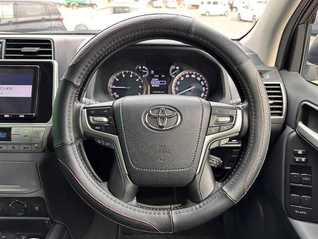 トヨタ ランドクルーザー プラド TX Lパッケージ 鹿児島県 2019(令1)年 4.4万km ホワイトパールクリスタルシャイン サンルーフ/モデリスタエアロ（F/R）/セーフティセンス/・プリクラッシュセーフティ/・レーダークルーズコントロール/・レーンディパーチャーアラート/・オートマチックハイビーム/前後コーナーセンサー/純正9インチナビ（NSZT-Y68T）/・CD/DVD/・Bluetooth/・フルセグTV/バックカメラ/ビルトインETC/本革シート/前席パワーシート/前席シートヒーター/ベンチレーション/革巻きステアリング/ステアリングスイッチ/MTモード付きAT/LEDヘッドライト/フォグライト/オートライト/サイドステップ/スマートキー＆プッシュスタート/ウィンカーミラー/純正19インチAW/純正フロアマット/ドアバイザー/新車保証書/取扱説明書/W/サイド/カーテンエアバッグ