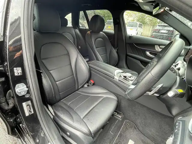 メルセデス・ベンツ Ｃ２００ 4マチック SW AVG AMGライン 青森県 2019(平31)年 2.2万km オブシディアンブラック 4WD/AMGライン/　・AMGスタイリングパッケージ/　・AIRBODYCONTROLサスペンション/　・レザーARTICOシート/　・スポーツシート/　・18インチAMGアルミホイール/メタリックペイント/レーダーセーフティパッケージ/純正HDDナビ/フルセグTV/(SD/USB/Bluetooth)/バックカメラ/アダプティブクルーズコントロール/パークトロニック/黒革シート/シートヒーター/メモリー機能付パワーシート/ステアリングアシスト/ステアリングスイッチ/パドルシフト/アクティブパーキングアシスト/マルチビームLEDヘッドライト/アダプティブハイビームアシストプラス/ブラインドスポット/レーンアシスト/パワーテールゲート/全方位ドライブレコーダー/プッシュスタート/スマートキーX2/取扱説明書/保証書