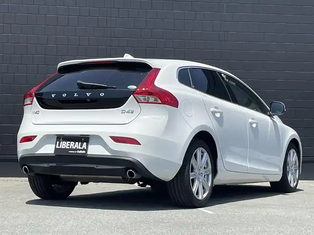 ボルボ Ｖ４０ D4 インスクリプション 三重県 2019(令1)年 4.1万km アイスホワイト 黒革　/ハーマンカードン/純正ナビ　/ＬＥＤライト　/純正ドラレコ　/シートヒーター　/パワーシート　/バックカメラ　/ＥＴＣ　/Ｂｌｕｅｔｏｏｔｈ　/フルセグＴＶ　/純正１７インチアルミ　/ＡＣＣ　/シティセーフティ　/ＢＬＩＳ