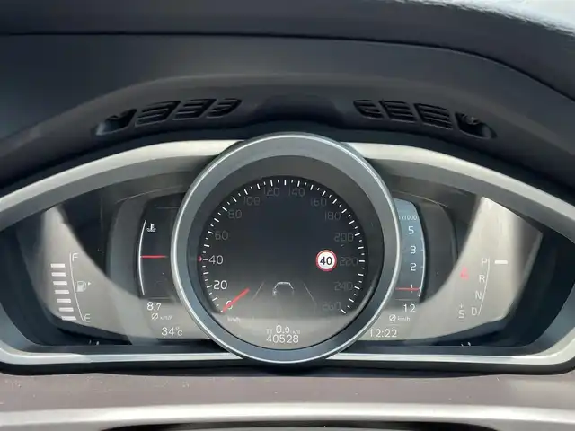 ボルボ Ｖ４０ D4 インスクリプション 三重県 2019(令1)年 4.1万km アイスホワイト 黒革　/ハーマンカードン/純正ナビ　/ＬＥＤライト　/純正ドラレコ　/シートヒーター　/パワーシート　/バックカメラ　/ＥＴＣ　/Ｂｌｕｅｔｏｏｔｈ　/フルセグＴＶ　/純正１７インチアルミ　/ＡＣＣ　/シティセーフティ　/ＢＬＩＳ