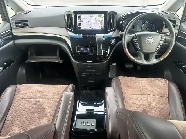 日産 エルグランド 250HWS S アーバンクロム 愛知県 2020(令2)年 2.1万km ピュアホワイトパール 7人乗り/純正10インチディーラーオプションナビ/アラウンドビューモニター/デジタルインナーミラー/ドライブレコーダー（前後）/ビルトインETC/ステアリングスイッチ/日産オリジナルナビゲーション取付パッケージ/　　・USBポート×3/　　・GPSアンテナ/　　・TVアンテナ/　　・TVアンテナ用ハーネス/アルパイン10インチ後席フリップダウンモニター/両側パワースライドドア/パワーバックドア/純正フロアマット/純正エアロパーツ/　　・ルーフスポイラー/　　・バックドアガーニッシュ/純正LEDヘッドライト/フォグランプ/取扱説明書/保証書/スマートキー/スペアキー