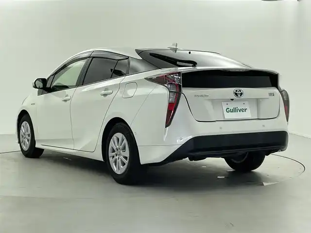 トヨタ プリウス Sセーフティプラス 福井県 2018(平30)年 6.9万km ホワイトパールクリスタルシャイン トヨタセーフティセンス/・クルーズコントロール/・衝突軽減ブレーキ/純正SDナビゲーション/型式：DSZT-YC4T/【AM/FM/CD/Bluetooth/フルセグTV】/バックカメラ/ビルトインETC/プッシュスタート/スマートキー/オートライト/LEDヘッドライド/LEDフォグライド/ドライブレコーダー/コーナーセンサー