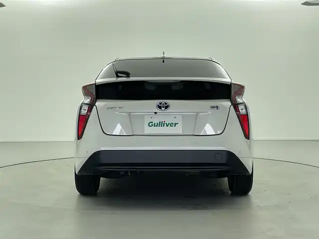 トヨタ プリウス Sセーフティプラス 福井県 2018(平30)年 6.9万km ホワイトパールクリスタルシャイン トヨタセーフティセンス/・クルーズコントロール/・衝突軽減ブレーキ/純正SDナビゲーション/型式：DSZT-YC4T/【AM/FM/CD/Bluetooth/フルセグTV】/バックカメラ/ビルトインETC/プッシュスタート/スマートキー/オートライト/LEDヘッドライド/LEDフォグライド/ドライブレコーダー/コーナーセンサー