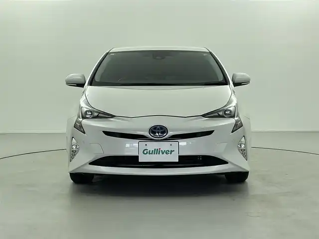 トヨタ プリウス Sセーフティプラス 福井県 2018(平30)年 6.9万km ホワイトパールクリスタルシャイン トヨタセーフティセンス/・クルーズコントロール/・衝突軽減ブレーキ/純正SDナビゲーション/型式：DSZT-YC4T/【AM/FM/CD/Bluetooth/フルセグTV】/バックカメラ/ビルトインETC/プッシュスタート/スマートキー/オートライト/LEDヘッドライド/LEDフォグライド/ドライブレコーダー/コーナーセンサー