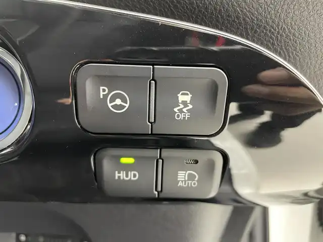 トヨタ プリウス Sセーフティプラス 福井県 2018(平30)年 6.9万km ホワイトパールクリスタルシャイン トヨタセーフティセンス/・クルーズコントロール/・衝突軽減ブレーキ/純正SDナビゲーション/型式：DSZT-YC4T/【AM/FM/CD/Bluetooth/フルセグTV】/バックカメラ/ビルトインETC/プッシュスタート/スマートキー/オートライト/LEDヘッドライド/LEDフォグライド/ドライブレコーダー/コーナーセンサー