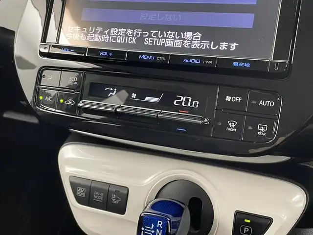 トヨタ プリウス Sセーフティプラス 福井県 2018(平30)年 6.9万km ホワイトパールクリスタルシャイン トヨタセーフティセンス/・クルーズコントロール/・衝突軽減ブレーキ/純正SDナビゲーション/型式：DSZT-YC4T/【AM/FM/CD/Bluetooth/フルセグTV】/バックカメラ/ビルトインETC/プッシュスタート/スマートキー/オートライト/LEDヘッドライド/LEDフォグライド/ドライブレコーダー/コーナーセンサー