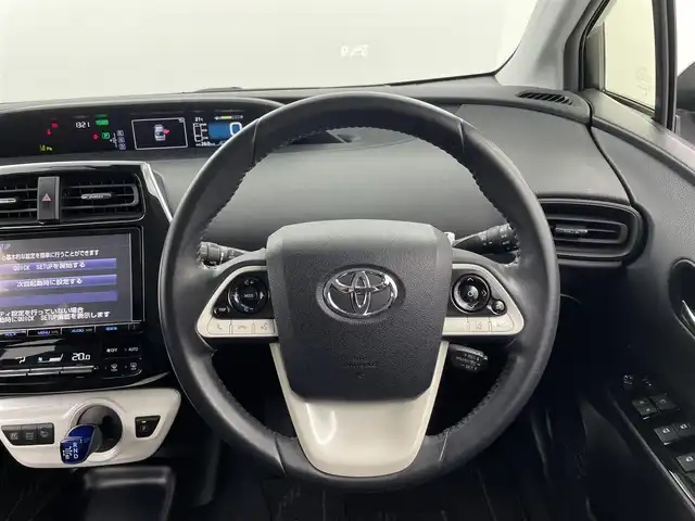 トヨタ プリウス Sセーフティプラス 福井県 2018(平30)年 6.9万km ホワイトパールクリスタルシャイン トヨタセーフティセンス/・クルーズコントロール/・衝突軽減ブレーキ/純正SDナビゲーション/型式：DSZT-YC4T/【AM/FM/CD/Bluetooth/フルセグTV】/バックカメラ/ビルトインETC/プッシュスタート/スマートキー/オートライト/LEDヘッドライド/LEDフォグライド/ドライブレコーダー/コーナーセンサー