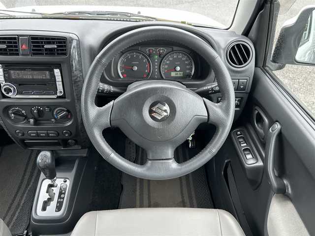 スズキ ジムニー シエラ ランドベンチャー 静岡県 2008(平20)年 3.9万km 白 ユーザー買取車両/ETC/背面タイヤ/ルーフレール/シートヒーター/純性15インチAW/リモコンキー/スペアキー×1/レザーシート/純性フロアマット/4WD/ウィンカーミラー