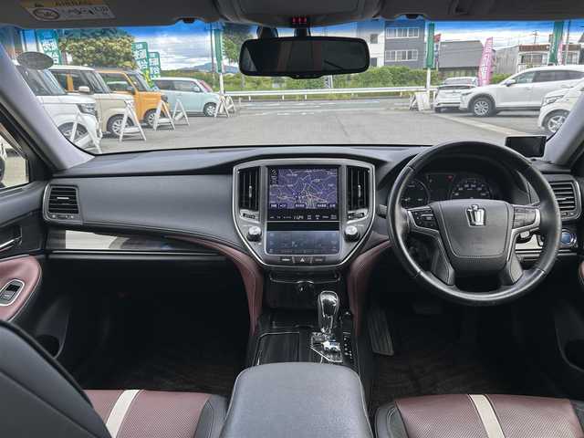 トヨタ クラウン ハイブリッド アスリートS ブラックスタイル 愛知県 2015(平27)年 11.9万km プレシャスブラックパール 純正HDDナビ/フルセグテレビ/バックカメラ/Bluetooth/ウィンカーミラー/クルーズコントロール/ドアバイザー/プッシュスタート/ビルトインETC/プリクラッシュセーフティシステム/ハンドルヒーター/パワーシート
