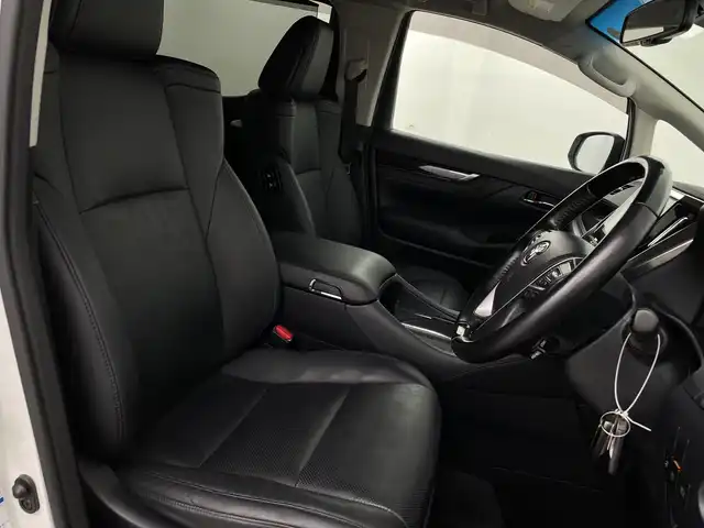 トヨタ アルファード S Cパッケージ 新潟県 2021(令3)年 4.9万km ホワイトパールクリスタルシャイン 4WD/フリップダウンモニター/純正ナビ/　　フルセグ/CD/DVD/BT/バックカメラ/両側パワースライドドア/パワーバックドア/レーダークルーズコントロール/3眼LED/オートマチックハイビーム/レザーシート/パワーシート/メモリーシート/シートヒーター/エアシート/オットマン/純正18インチアルミホイール/ステアリングスイッチ/ステアリングヒーター/スタッドレスタイヤ車載/スマートキー/ビルトインETC2.0
