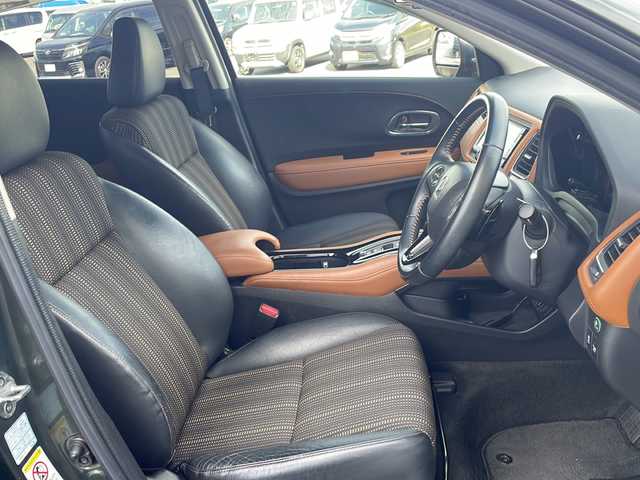 ホンダ ヴェゼル ハイブリッド Z 熊本県 2015(平27)年 9万km ミスティックグリーンパール (株)IDOMが運営する【じしゃロン熊本店】の自社ローン対象車両になります。こちらは現金ご利用時の価格です。自社ローンご希望の方は別途その旨お申付け下さい。/純正ナビ（ＣＤ　ＤＶＤ　フルセグＴＶ　ＢＴ）　/バックカメラ　/クルーズコントロール　/ビルトインＥＴＣ　/ジャズブラウン内装　/シートヒーター　/Ｗ＋サイドエアバッグ　/カーテンエアバッグ　/ルーフレール