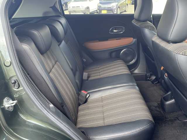 ホンダ ヴェゼル ハイブリッド Z 熊本県 2015(平27)年 9万km ミスティックグリーンパール (株)IDOMが運営する【じしゃロン熊本店】の自社ローン対象車両になります。こちらは現金ご利用時の価格です。自社ローンご希望の方は別途その旨お申付け下さい。/純正ナビ（ＣＤ　ＤＶＤ　フルセグＴＶ　ＢＴ）　/バックカメラ　/クルーズコントロール　/ビルトインＥＴＣ　/ジャズブラウン内装　/シートヒーター　/Ｗ＋サイドエアバッグ　/カーテンエアバッグ　/ルーフレール