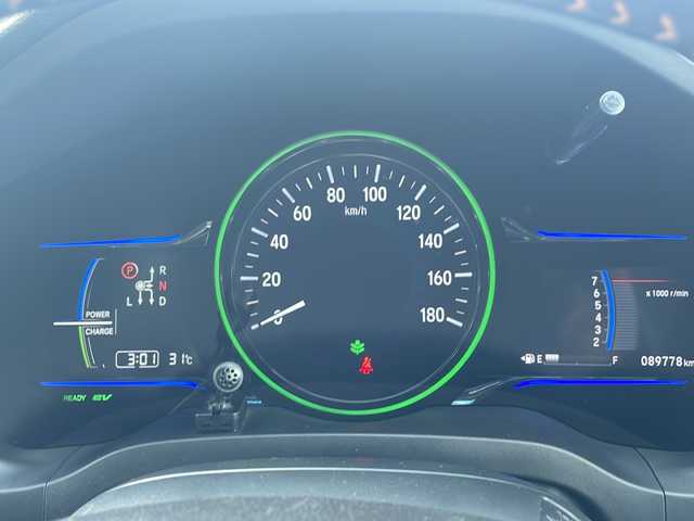 ホンダ ヴェゼル ハイブリッド Z 熊本県 2015(平27)年 9万km ミスティックグリーンパール (株)IDOMが運営する【じしゃロン熊本店】の自社ローン対象車両になります。こちらは現金ご利用時の価格です。自社ローンご希望の方は別途その旨お申付け下さい。/純正ナビ（ＣＤ　ＤＶＤ　フルセグＴＶ　ＢＴ）　/バックカメラ　/クルーズコントロール　/ビルトインＥＴＣ　/ジャズブラウン内装　/シートヒーター　/Ｗ＋サイドエアバッグ　/カーテンエアバッグ　/ルーフレール