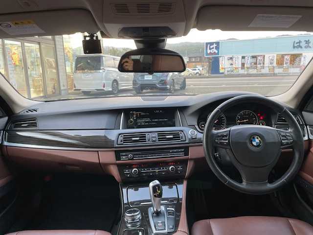 ＢＭＷ ５２３ｉ イノベーター 茨城県 2014(平26)年 0.1千km サファイアブラックP ワンオーナー/純正ナビ【CD/DVD/AUX/BT/フルセグ】/サンルーフ/レザーシート/クルーズコントロール/バックカメラ/車線逸脱警告システム/インテリジェントセーフティ/パワーシート（D席+N席）/メモリシート/シートヒーター/ドライブレコーダー/LEDライト/フォグランプ/コーナーセンサー/ターボ/保証書/取り扱い説明書