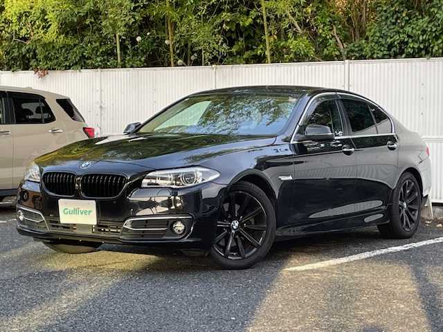 ＢＭＷ ５２３ｉ イノベーター 茨城県 2014(平26)年 0.1千km サファイアブラックP ワンオーナー/純正ナビ【CD/DVD/AUX/BT/フルセグ】/サンルーフ/レザーシート/クルーズコントロール/バックカメラ/車線逸脱警告システム/インテリジェントセーフティ/パワーシート（D席+N席）/メモリシート/シートヒーター/ドライブレコーダー/LEDライト/フォグランプ/コーナーセンサー/ターボ/保証書/取り扱い説明書