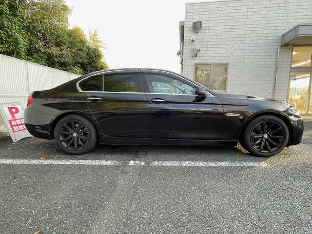 ＢＭＷ ５２３ｉ イノベーター 茨城県 2014(平26)年 0.1千km サファイアブラックP ワンオーナー/純正ナビ【CD/DVD/AUX/BT/フルセグ】/サンルーフ/レザーシート/クルーズコントロール/バックカメラ/車線逸脱警告システム/インテリジェントセーフティ/パワーシート（D席+N席）/メモリシート/シートヒーター/ドライブレコーダー/LEDライト/フォグランプ/コーナーセンサー/ターボ/保証書/取り扱い説明書