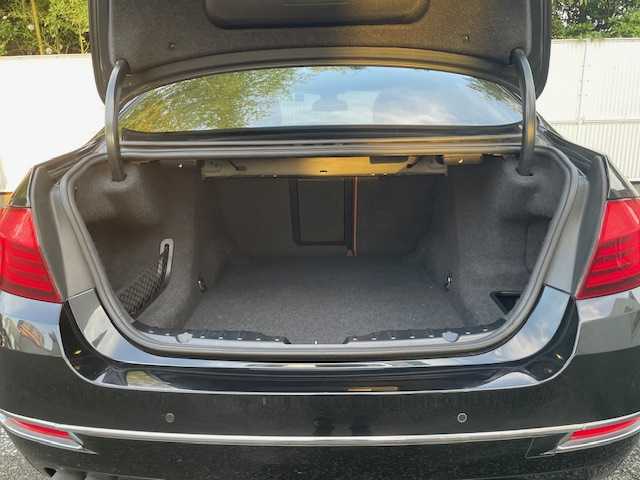 ＢＭＷ ５２３ｉ イノベーター 茨城県 2014(平26)年 0.1千km サファイアブラックP ワンオーナー/純正ナビ【CD/DVD/AUX/BT/フルセグ】/サンルーフ/レザーシート/クルーズコントロール/バックカメラ/車線逸脱警告システム/インテリジェントセーフティ/パワーシート（D席+N席）/メモリシート/シートヒーター/ドライブレコーダー/LEDライト/フォグランプ/コーナーセンサー/ターボ/保証書/取り扱い説明書