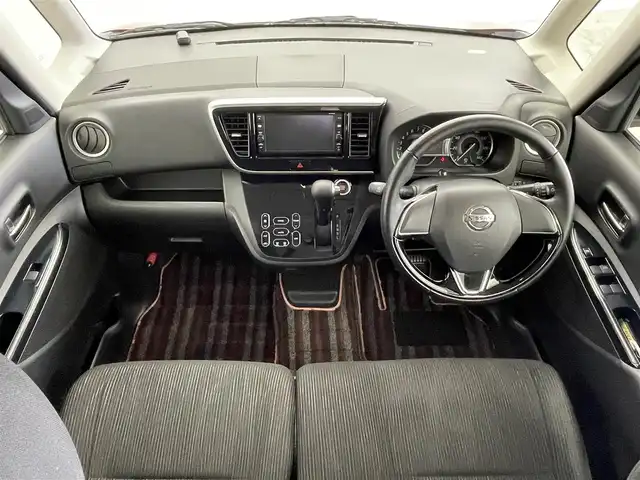 日産 デイズ ルークス HWS X Vセレクション 大阪府 2016(平28)年 6.7万km スパークリングレッド/ブラック エマージェンシーブレーキサポート　純正７インチナビ　アラウンドビューモニター　ＬＥＤ　ベンチシート　純正１５インチＡＷ　ドライブレコーダー　プッシュスタート　スマートキー　フォグランプ　禁煙車