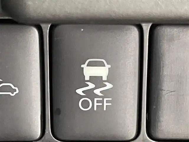 日産 デイズ ルークス HWS X Vセレクション 大阪府 2016(平28)年 6.7万km スパークリングレッド/ブラック エマージェンシーブレーキサポート　純正７インチナビ　アラウンドビューモニター　ＬＥＤ　ベンチシート　純正１５インチＡＷ　ドライブレコーダー　プッシュスタート　スマートキー　フォグランプ　禁煙車