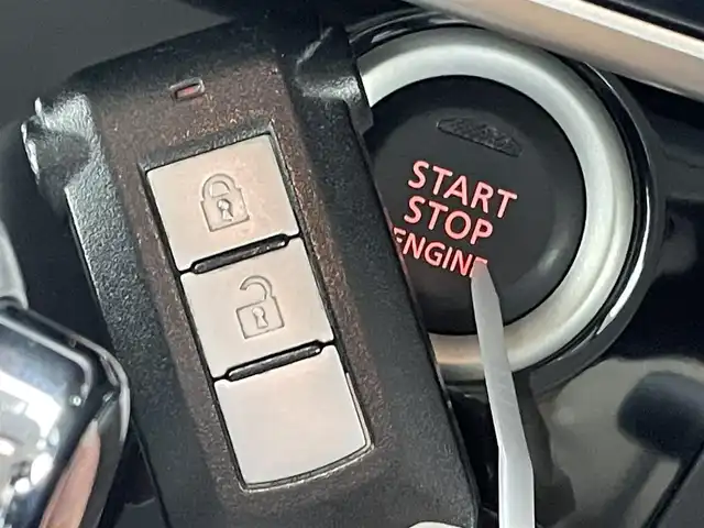 日産 デイズ ルークス HWS X Vセレクション 大阪府 2016(平28)年 6.7万km スパークリングレッド/ブラック エマージェンシーブレーキサポート　純正７インチナビ　アラウンドビューモニター　ＬＥＤ　ベンチシート　純正１５インチＡＷ　ドライブレコーダー　プッシュスタート　スマートキー　フォグランプ　禁煙車