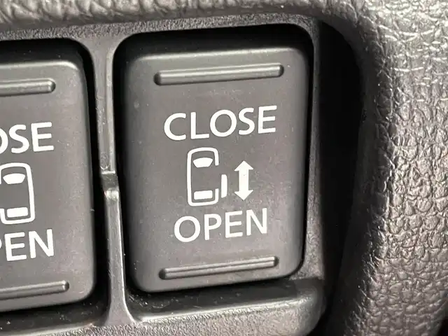 日産 デイズ ルークス HWS X Vセレクション 大阪府 2016(平28)年 6.7万km スパークリングレッド/ブラック エマージェンシーブレーキサポート　純正７インチナビ　アラウンドビューモニター　ＬＥＤ　ベンチシート　純正１５インチＡＷ　ドライブレコーダー　プッシュスタート　スマートキー　フォグランプ　禁煙車