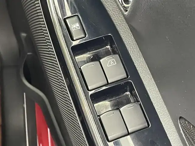 日産 デイズ ルークス HWS X Vセレクション 大阪府 2016(平28)年 6.7万km スパークリングレッド/ブラック エマージェンシーブレーキサポート　純正７インチナビ　アラウンドビューモニター　ＬＥＤ　ベンチシート　純正１５インチＡＷ　ドライブレコーダー　プッシュスタート　スマートキー　フォグランプ　禁煙車